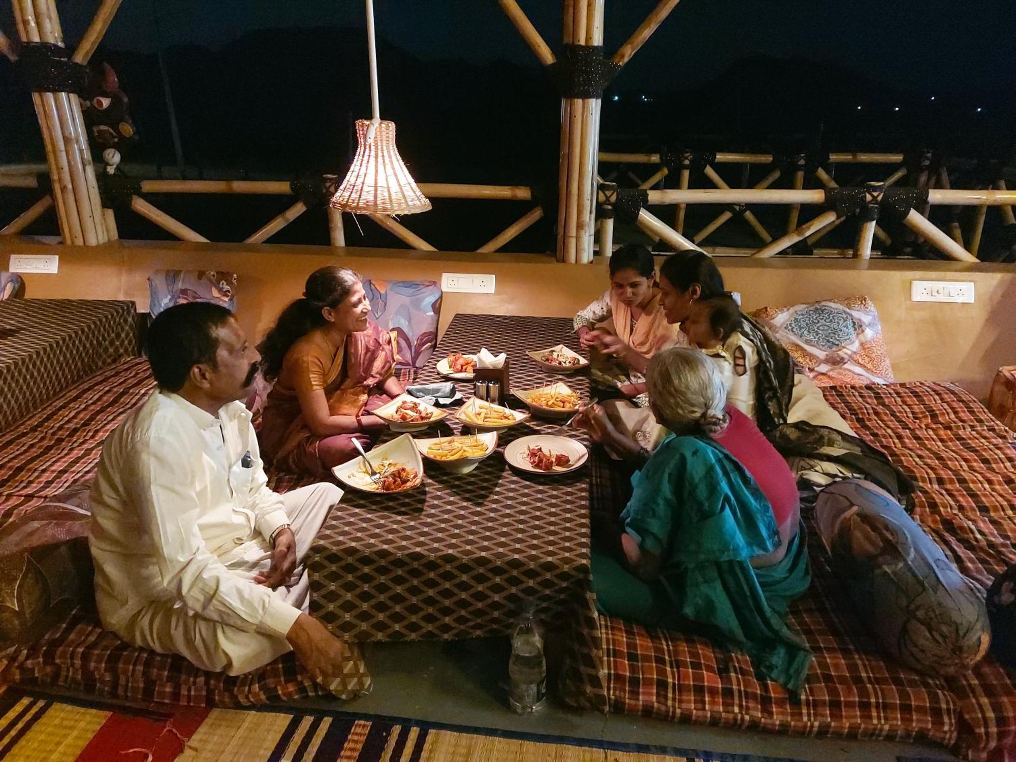 Mowgli'S Cafe Hampi & Guest House Extérieur photo