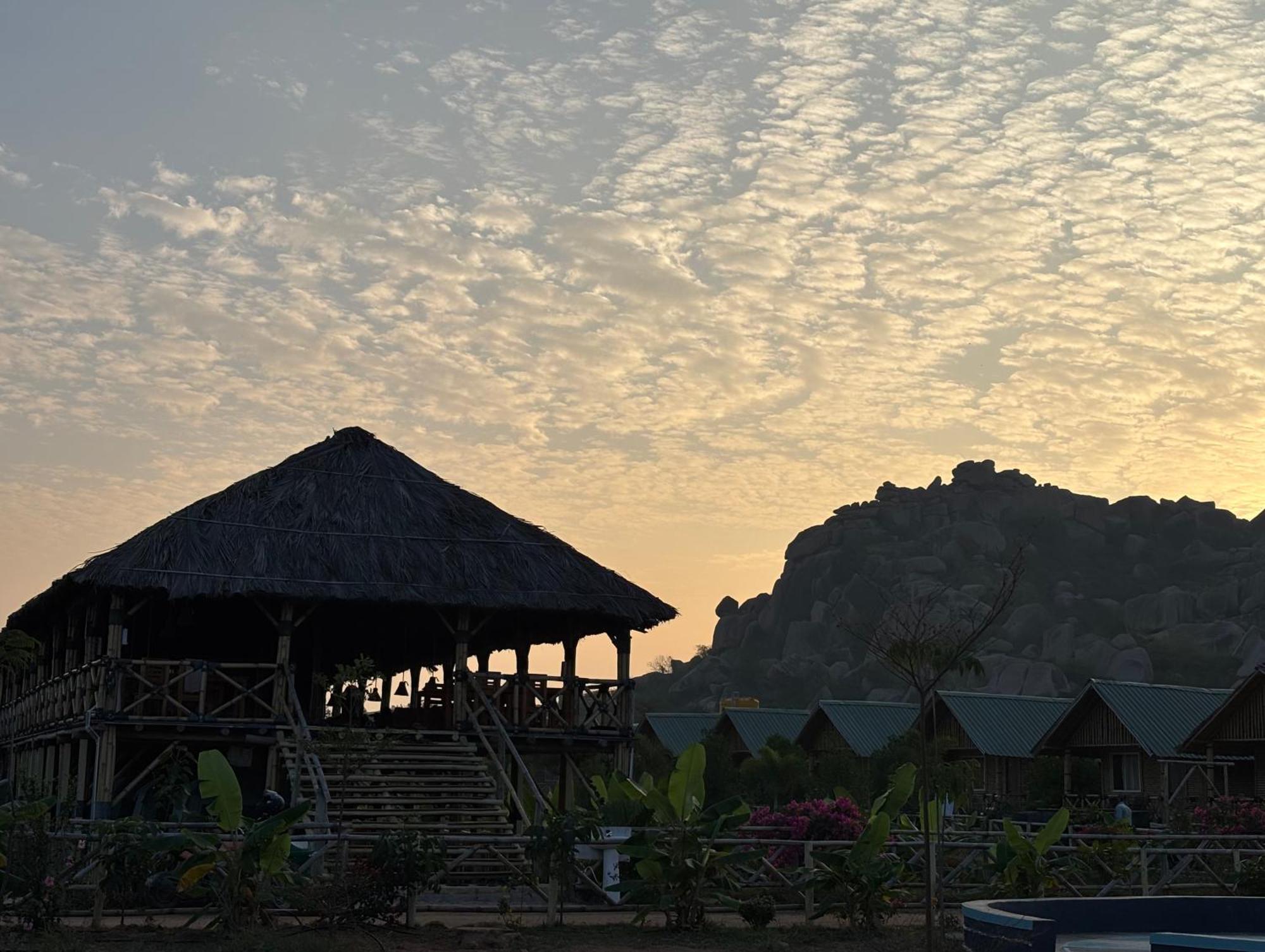 Mowgli'S Cafe Hampi & Guest House Extérieur photo